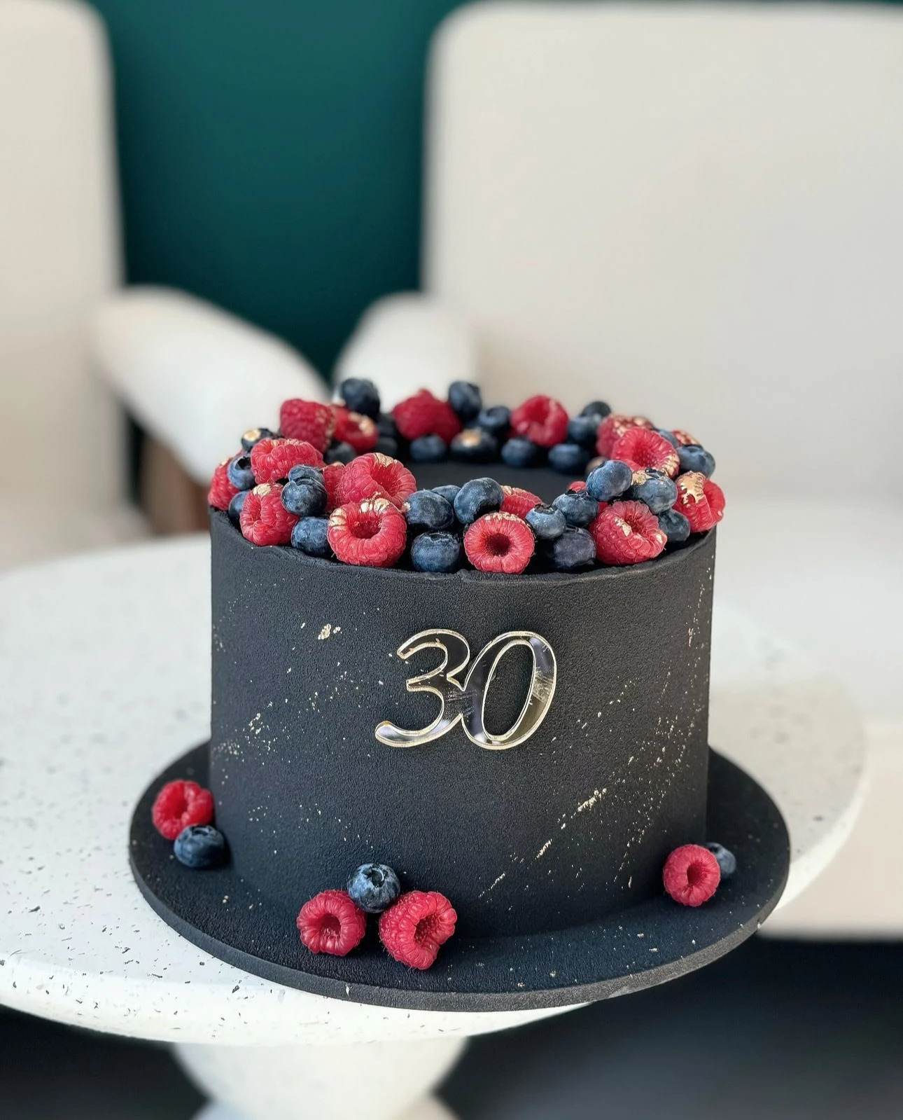 Tort z wianuszkiem owocowym