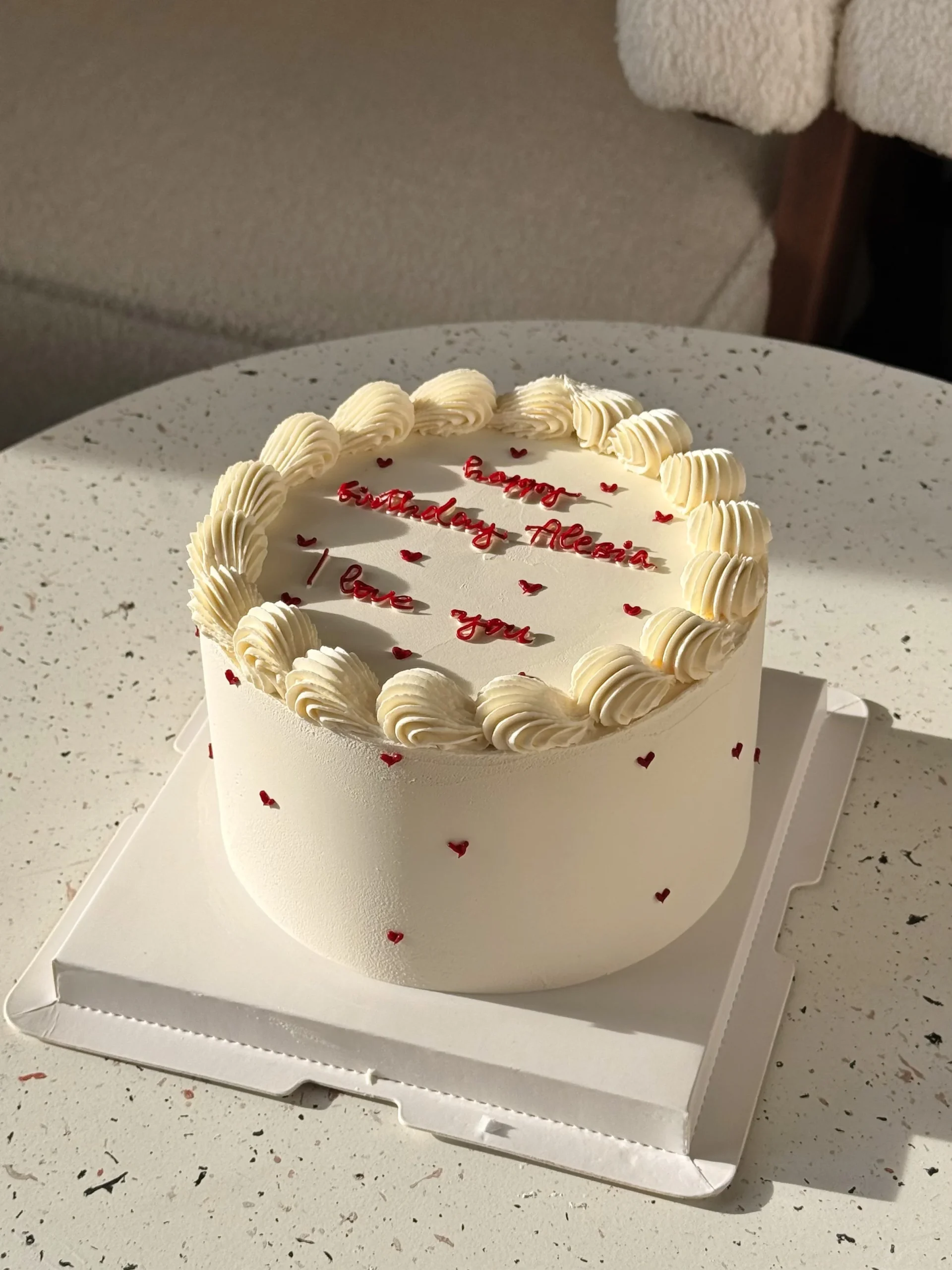 Tort z falbankami u góry