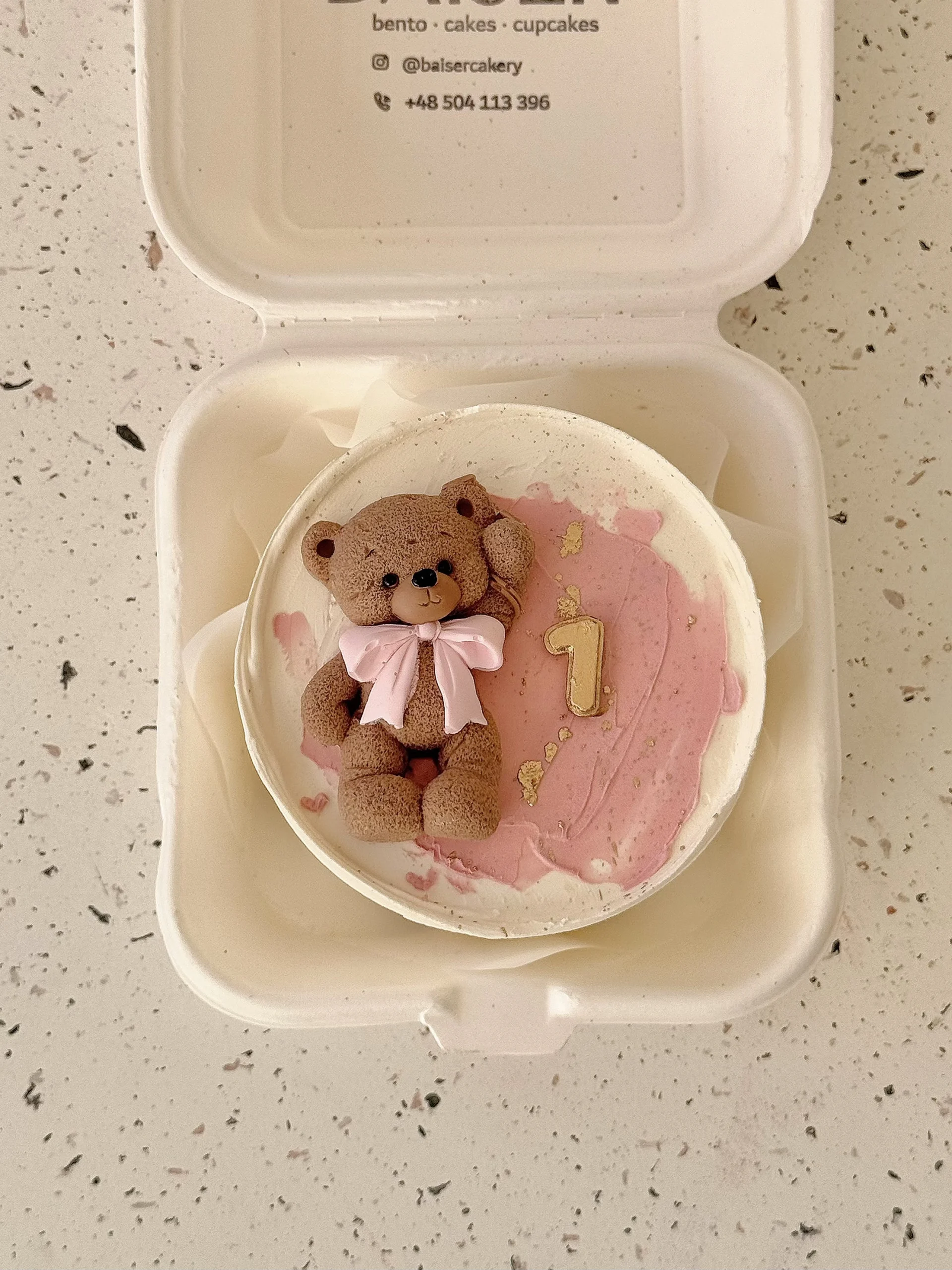 Bento z misiem z liczbą