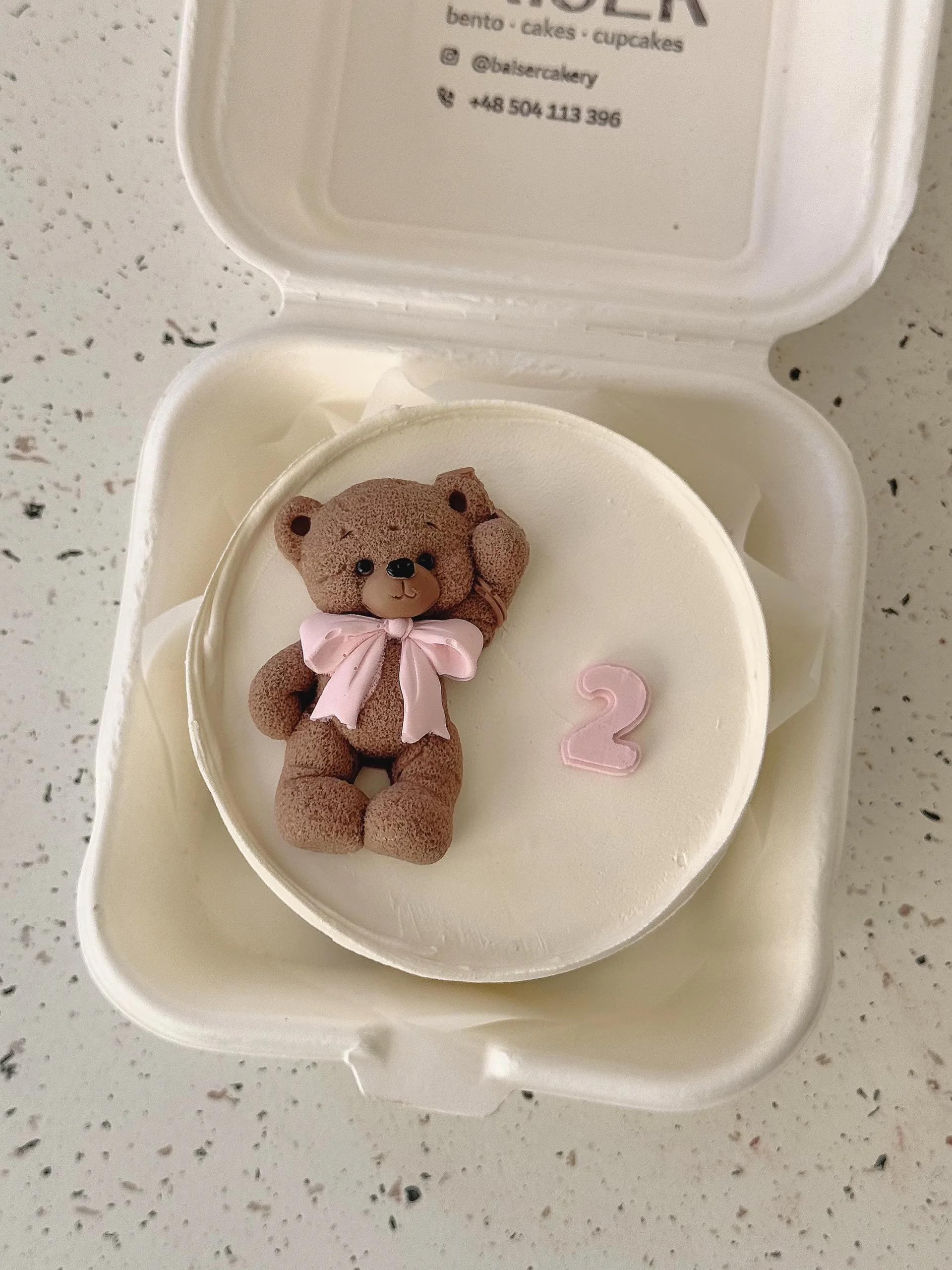 Bento z misiem i kokardką