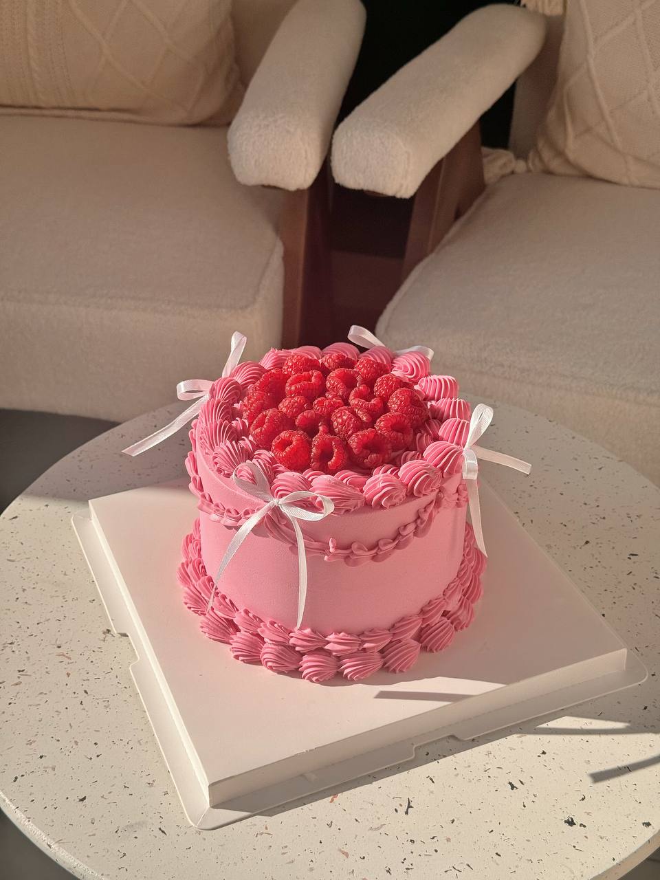 Lambet cake with raspberries