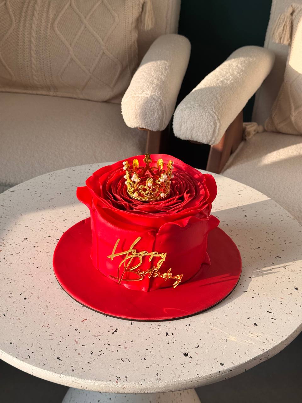 Rose cake with crown